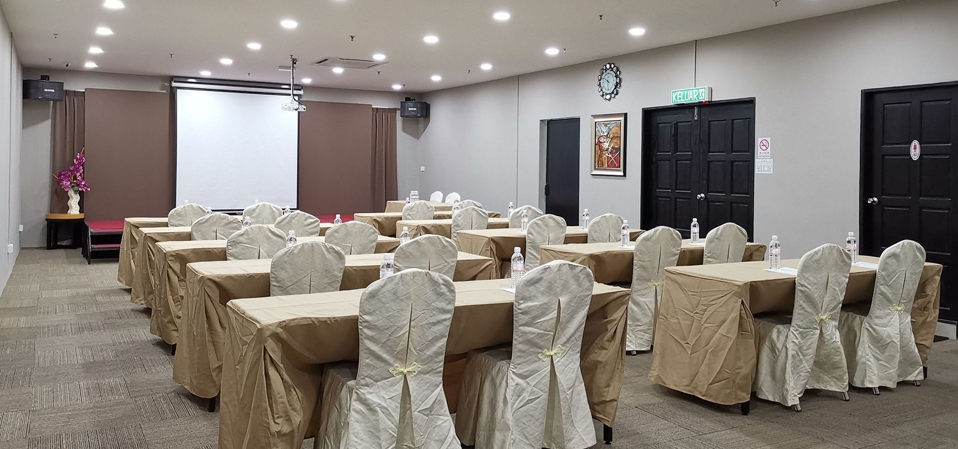 event hall - city hall - meeting room