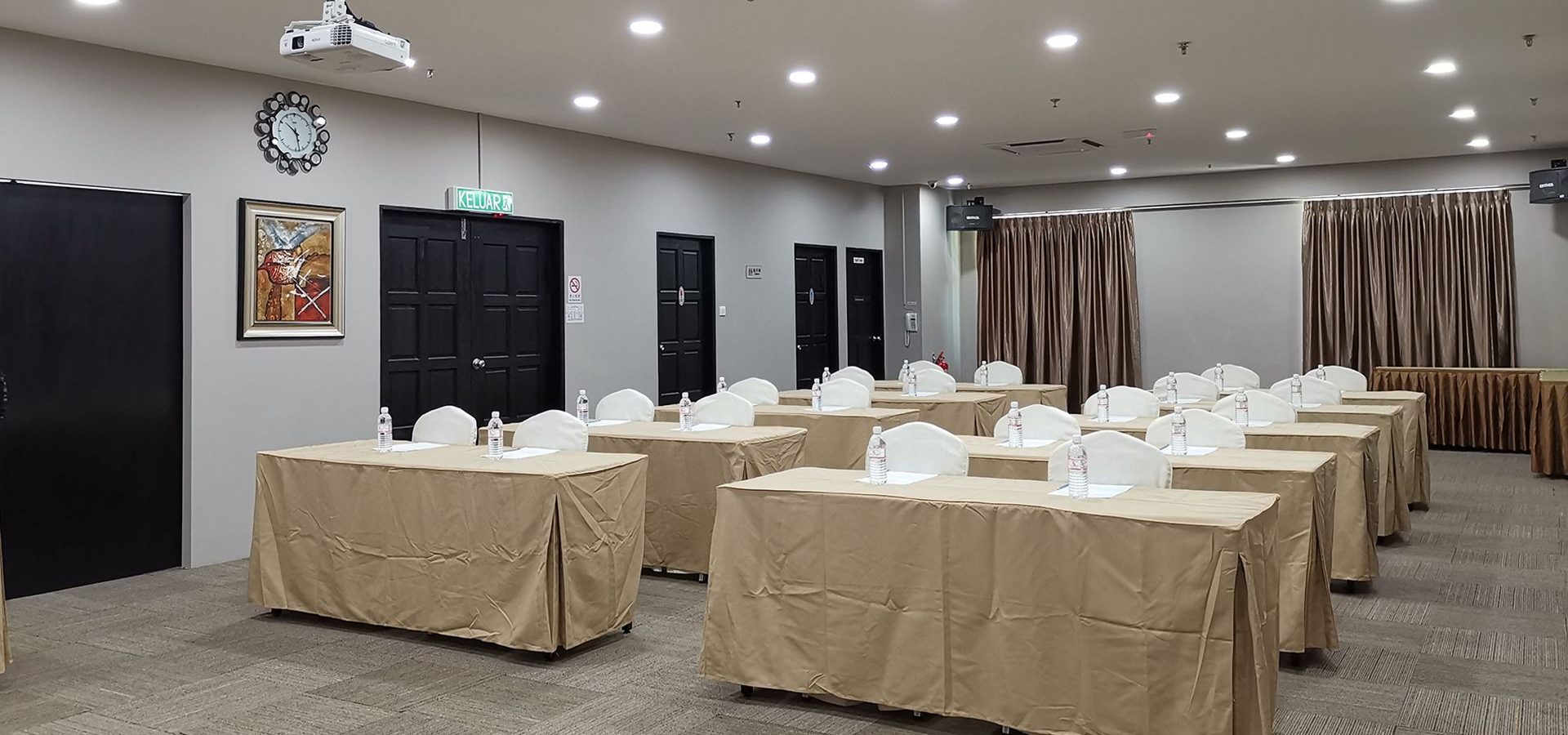 event hall - city hall - meeting room