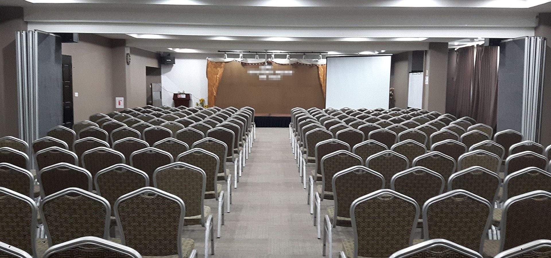 event hall - city hall - theater style