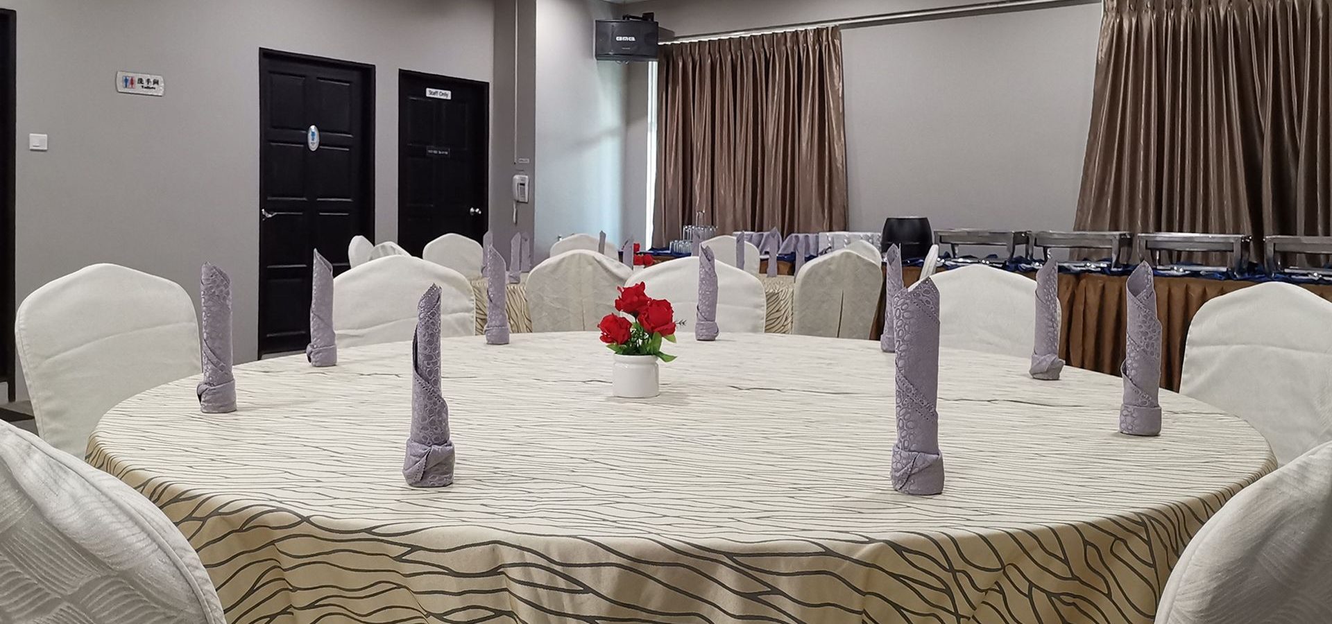 event hall - city hall - round table - banquet